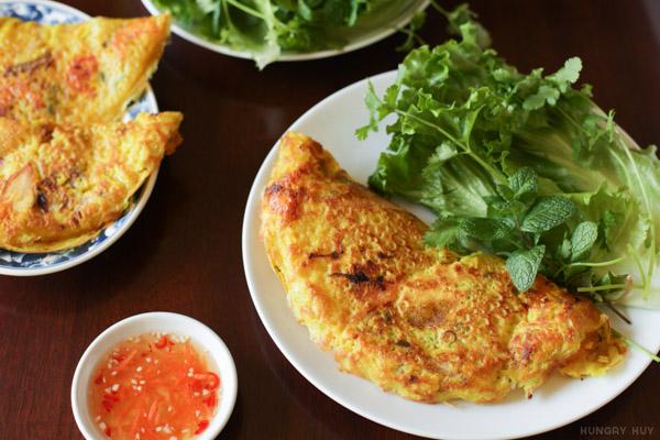 Crispy-Banh-Xeo-at-Com-Com-Restaurant