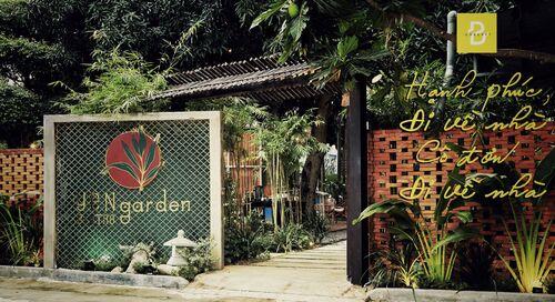 Com Com Restaurant's vibrant interior, decorated with traditional Vietnamese elements